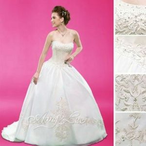 Halter Wedding Dress Cream